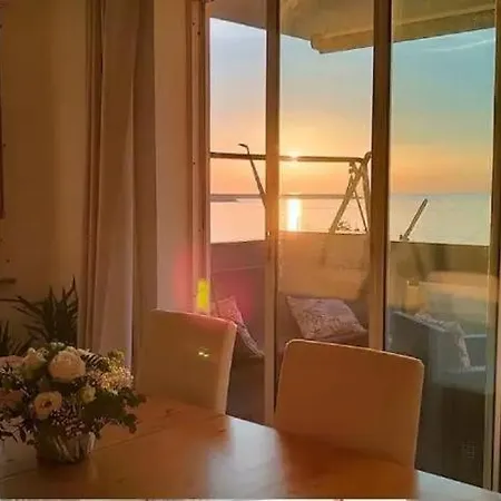 לינה וארוחת בוקר Seahorse *